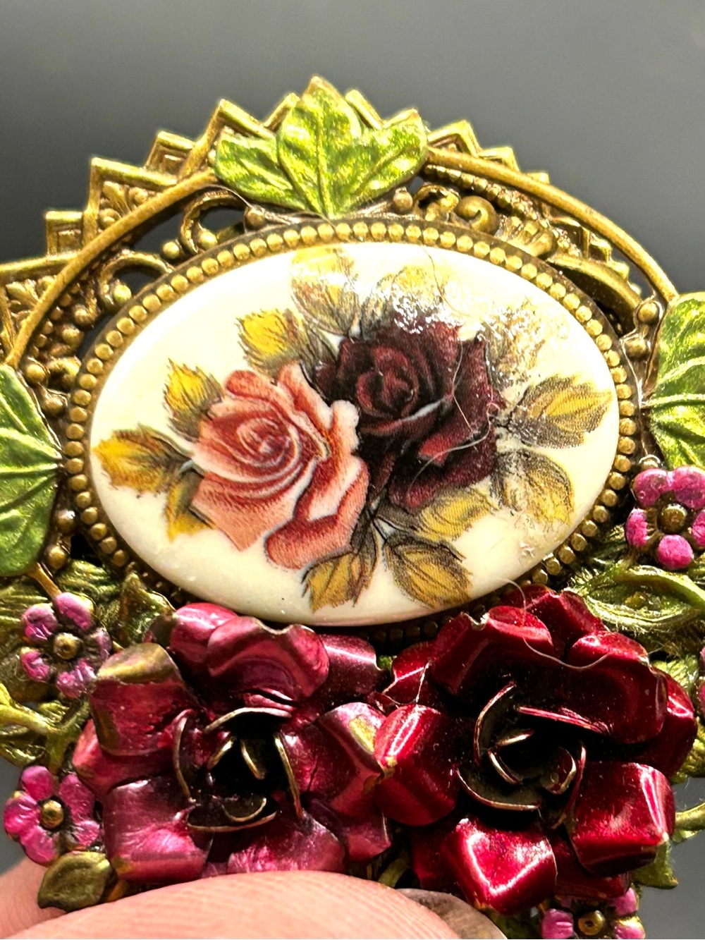 Vintage-Style Floral Rose Brooch in Red and Pink - Picture 2 of 3